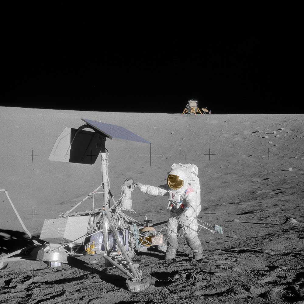 Recolorisation d'une photo d'Apollo 12 et de Surveyor 3 après
