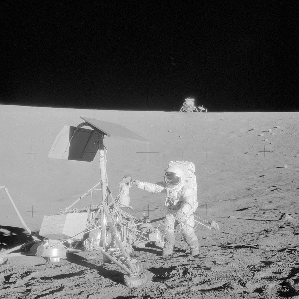 Recolorisation d'une photo d'Apollo 12 et de Surveyor 3 avant